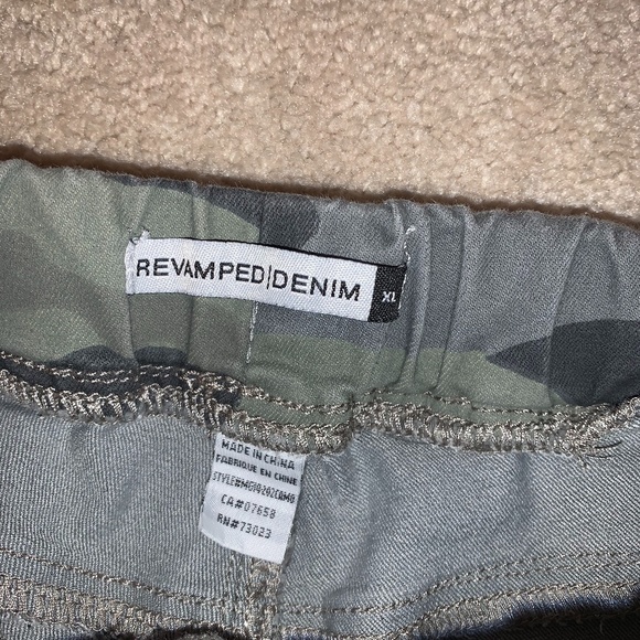 Camo Ripped Jeans Jogger Style - Picture 3 of 4